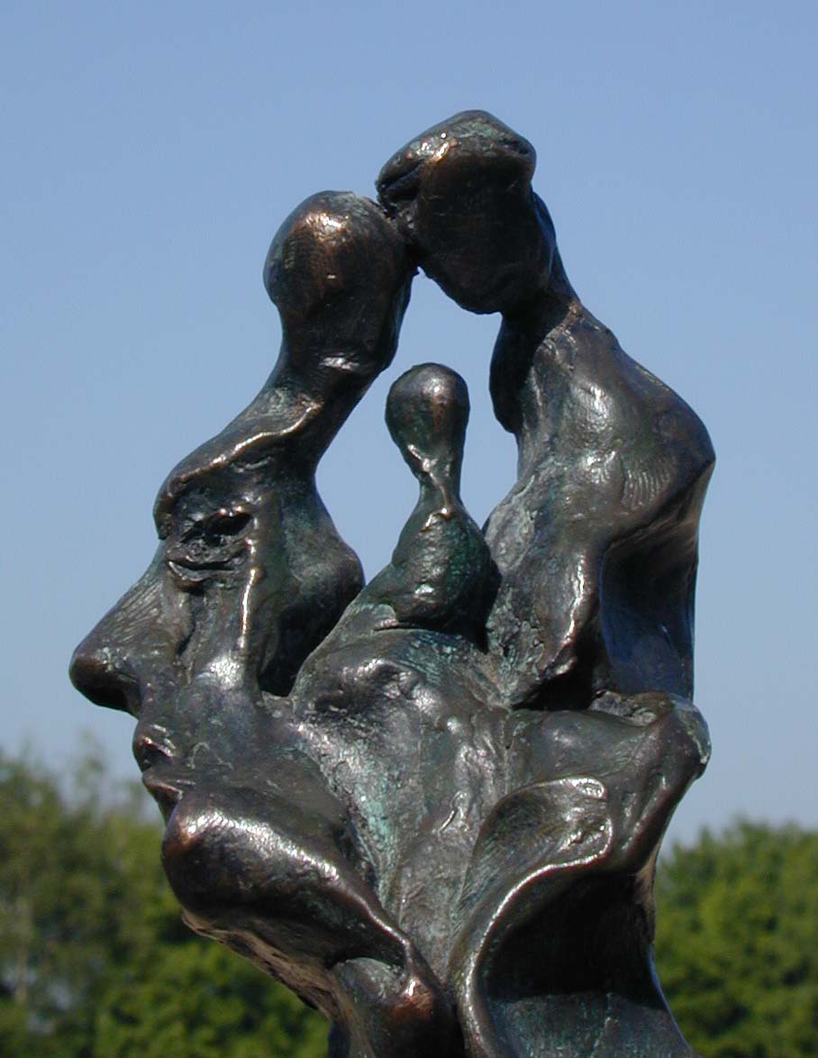 Tête de Famille - Bronze Sculpture